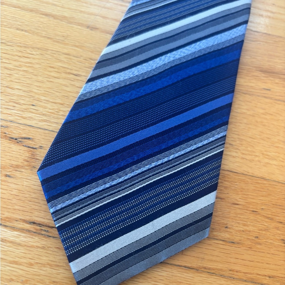 Geoffrey Beene Blue and Gray Striped Tie